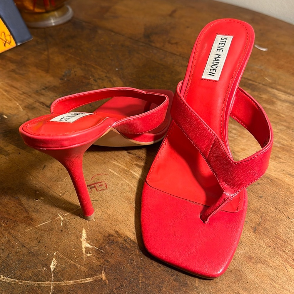 Red Steve Madden Thong Sandals. 9.5. Gentlest worn